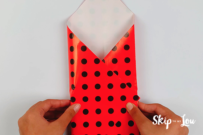 Two hands showing the bottom as well as the left side and right side of the box folded perfectly.