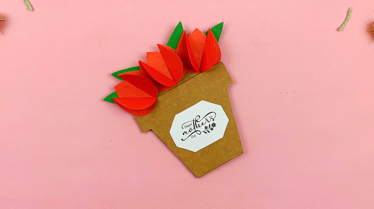 The finished Mother's Day card on a pink background.