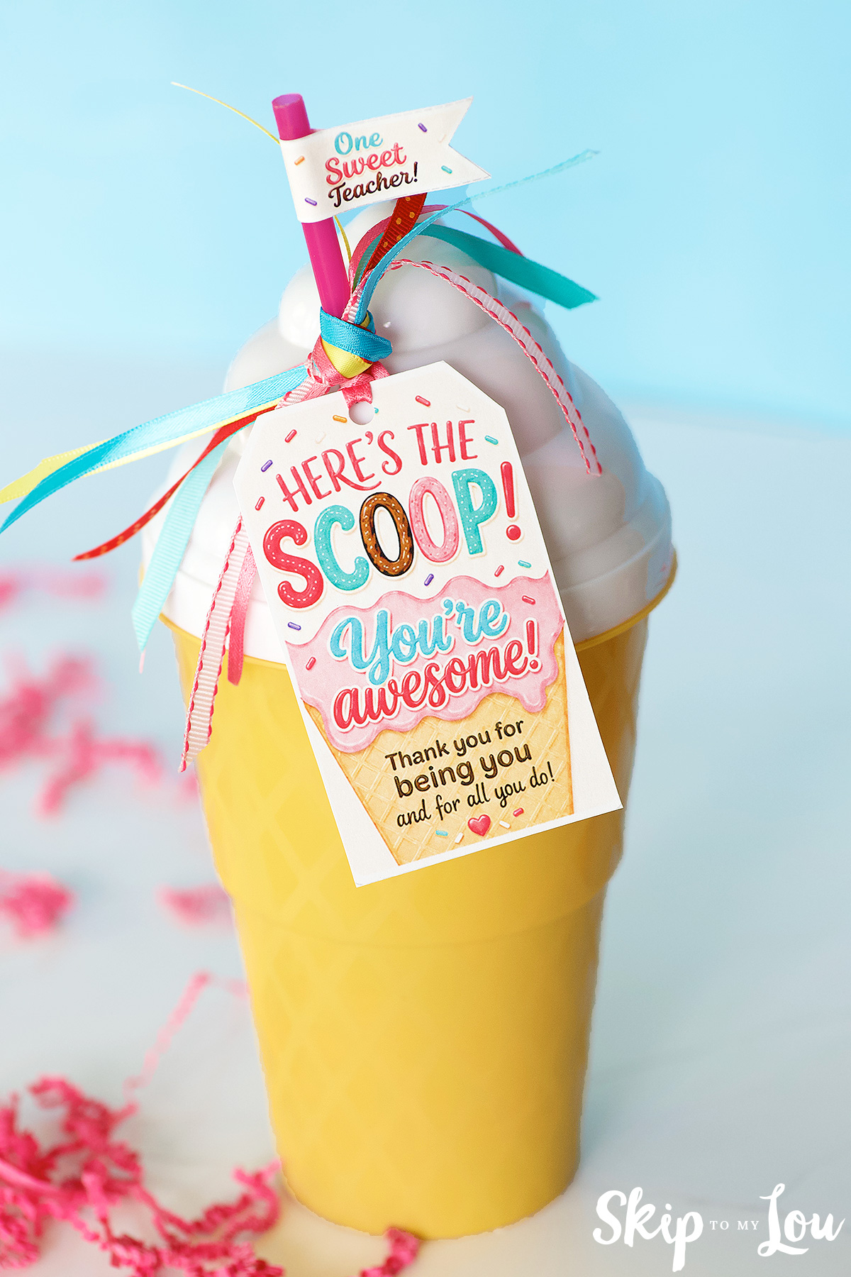 Ice cream themed teacher gift in yellow cup with printable Here’s the Scoop tag and matching straw flag.